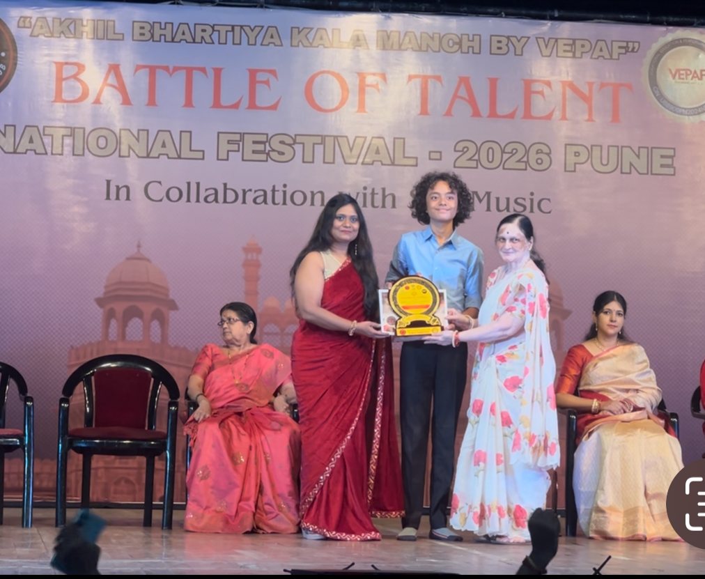 Aurum receiving a memento on stage